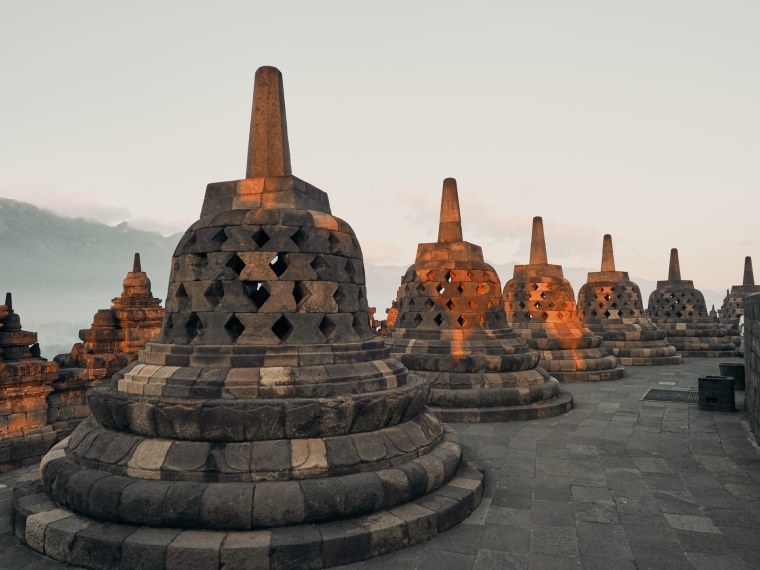 Wschod-slonca-w-Borobudur